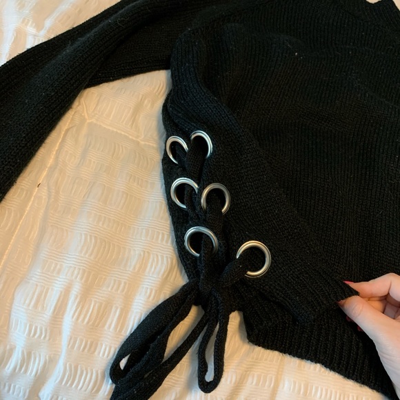 black sweater - Picture 2 of 2